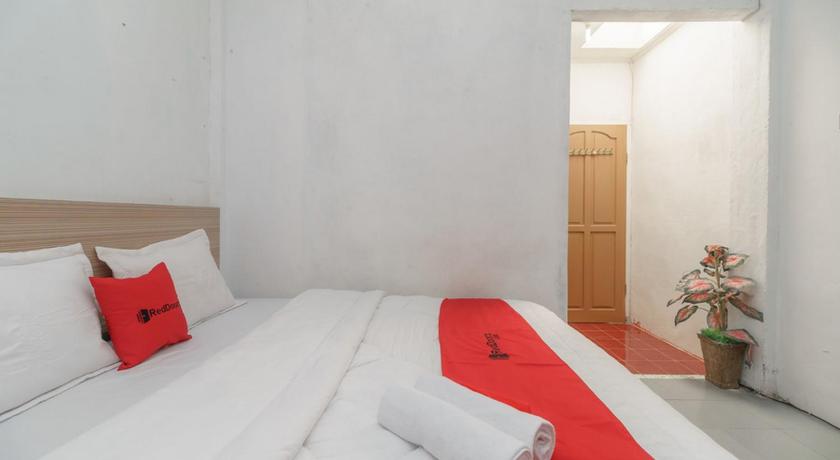 RedDoorz @ Jalan Dr Mansyur Medan 2 - image 11