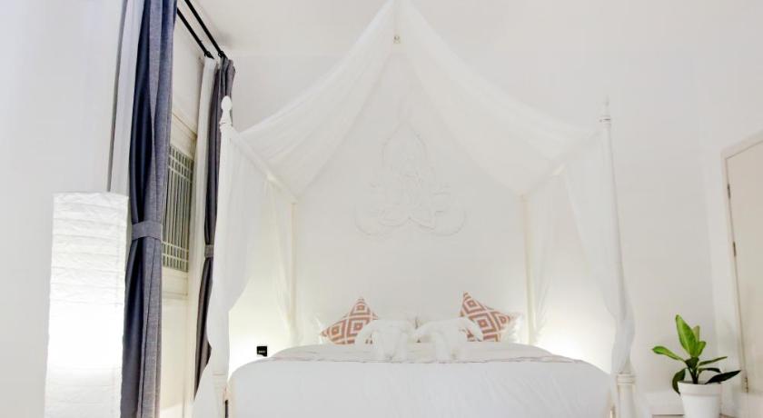 Image of Deluxe Queen Room 5