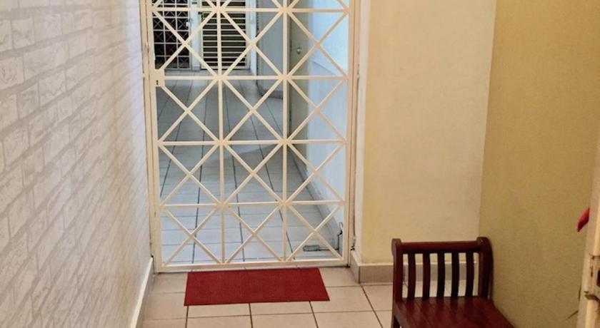 Cozy Kelana Jaya Semi-D Apt near Mall, College & Hospital photo