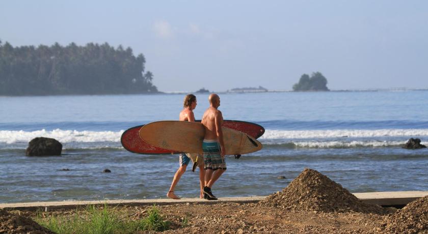 Oseda Nias Surf House