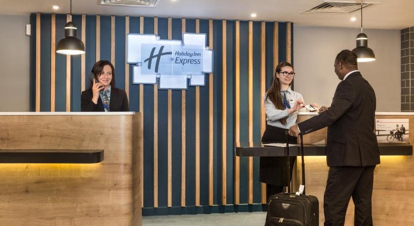 Holiday Inn Express London - Watford Junction photo
