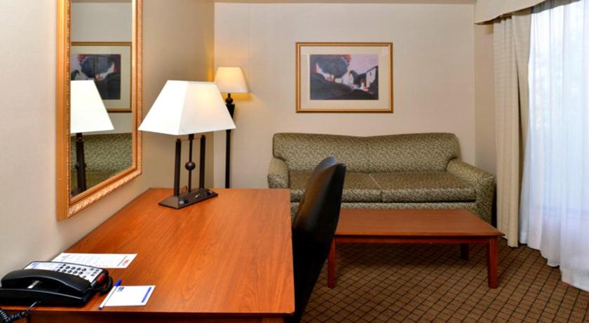 Holiday Inn Express Hotel & Suites Lincoln-Roseville Area