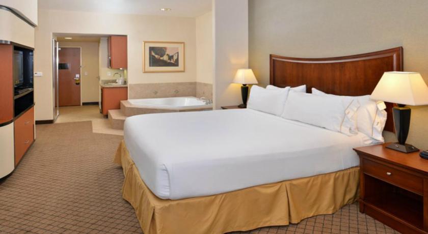 Holiday Inn Express Hotel & Suites Lincoln-Roseville Area