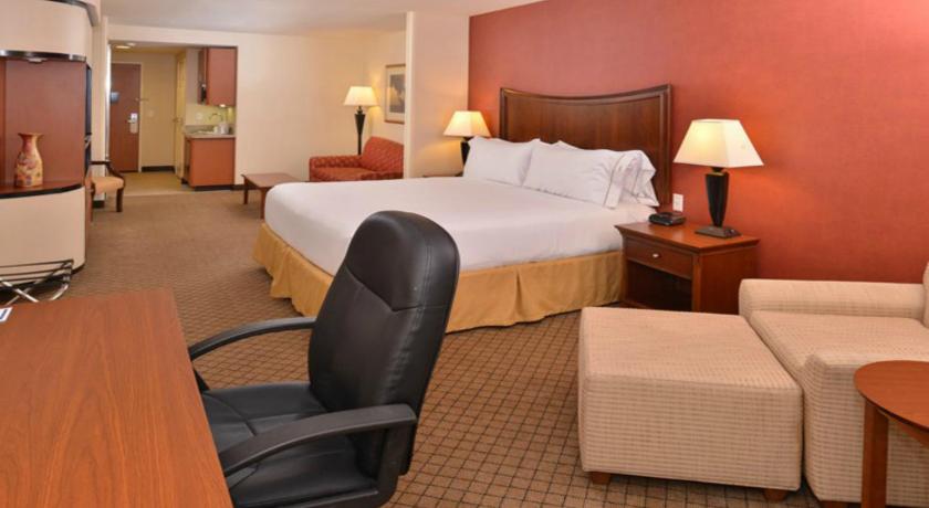 Holiday Inn Express Hotel & Suites Lincoln-Roseville Area