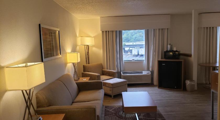 Holiday Inn Express Hotel Pittsburgh-North/Harmarville