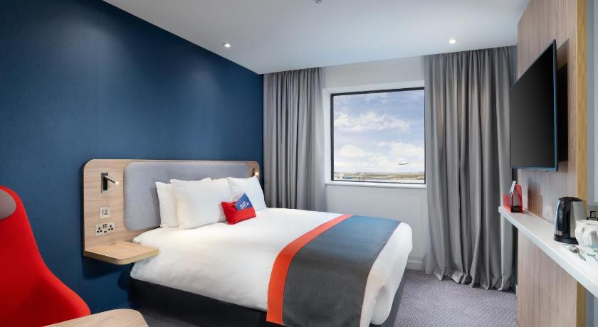 Holiday Inn Express - London Heathrow T4, an IHG Hotel