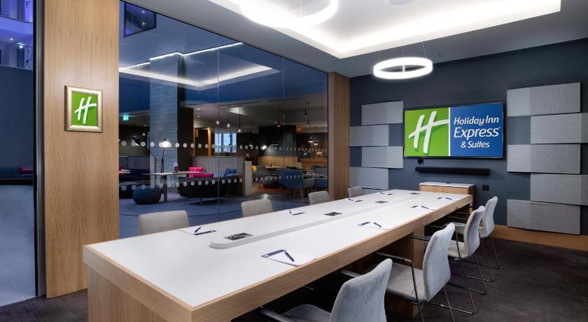 Holiday Inn Express - London Heathrow T4, an IHG Hotel