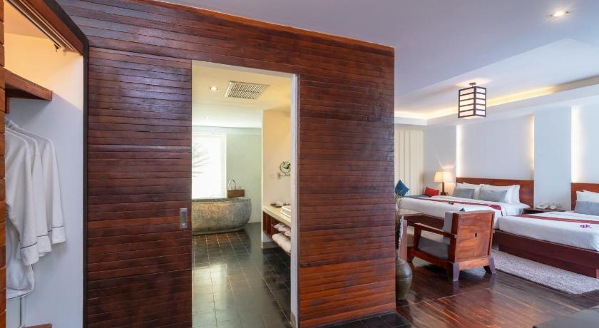 Image of Family Suite with Balcony 4