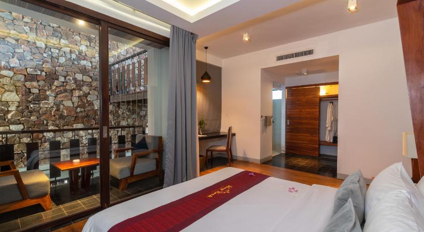 Image of Deluxe King with Balcony 6