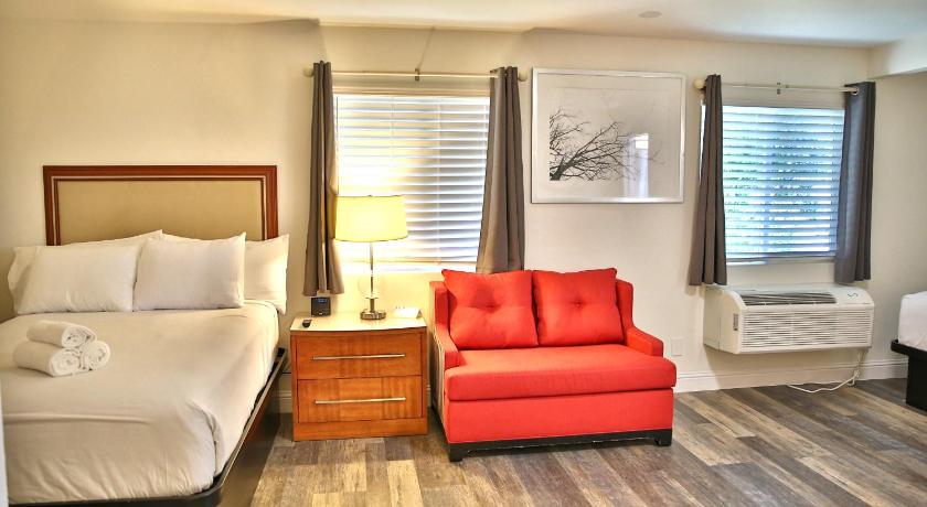 Travelodge by Wyndham Crescent City photo