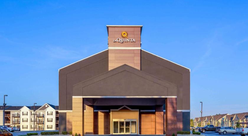 La Quinta Inn & Suites by Wyndham Columbus West - Hilliard photo