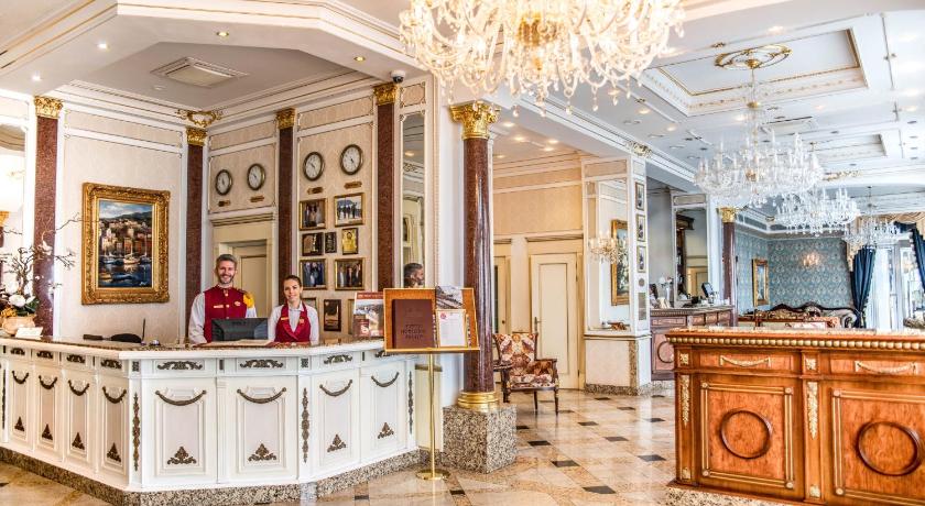 Hotel Grand Palace photo