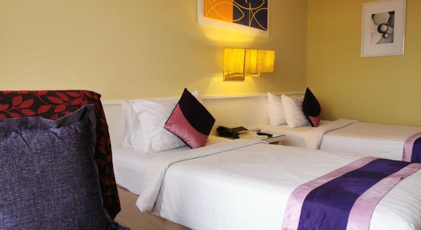 รูปของห้องดีลักซ์เตียงใหญ่หรือเตียงแฝด (Deluxe Double or Twin Room) 8