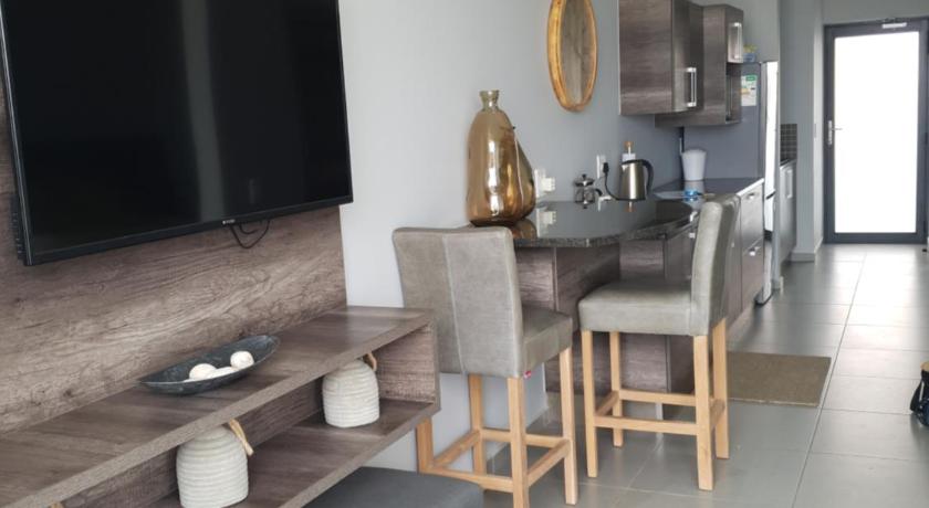 Bayview Suites, Unit 9, Room # 13 photo