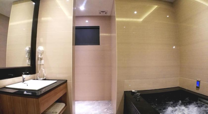 Image of Standard Double Room (Check-in after 23:00) 2