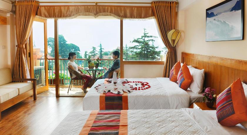 Image of Family Room with Mountain View 9