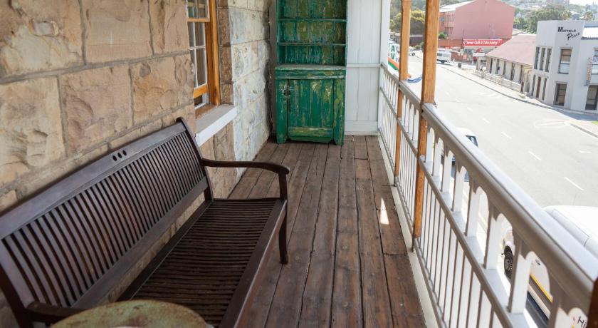 Sandstone Manor photo