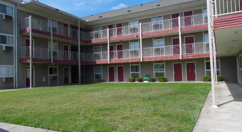 InTown Suites Extended Stay Valdosta GA photo