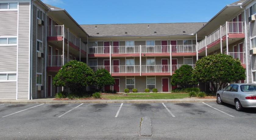 InTown Suites Extended Stay Valdosta GA photo