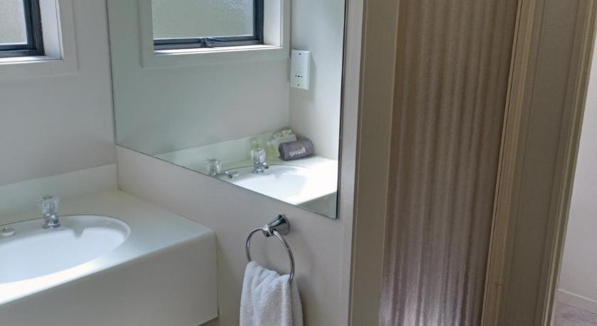 Image of Queen Studio with Spa Bath 2