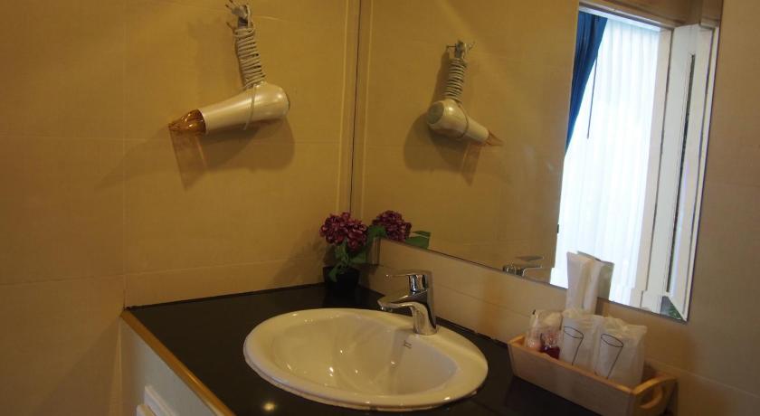 a white sink sitting under a mirror in a bathroom, Nong Nuey Rooms in Ko Samet