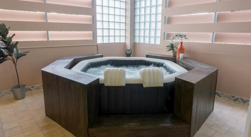 Image of Three-Bedroom Suite with Spa Bath 2