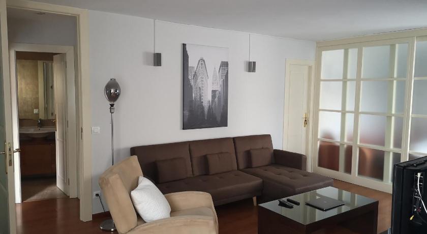 plaza del grano - barrio humedo -