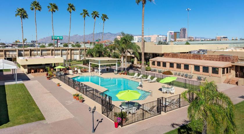 Ramada Tucson photo
