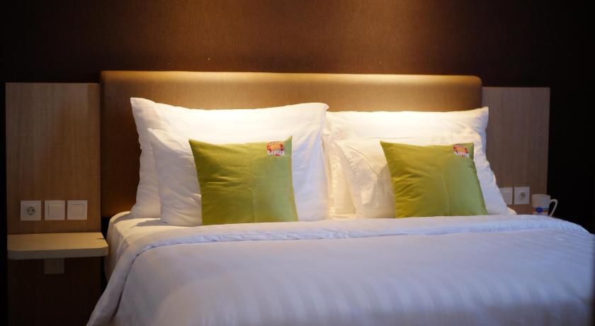 Hotel Dafam Pacific Caesar photo