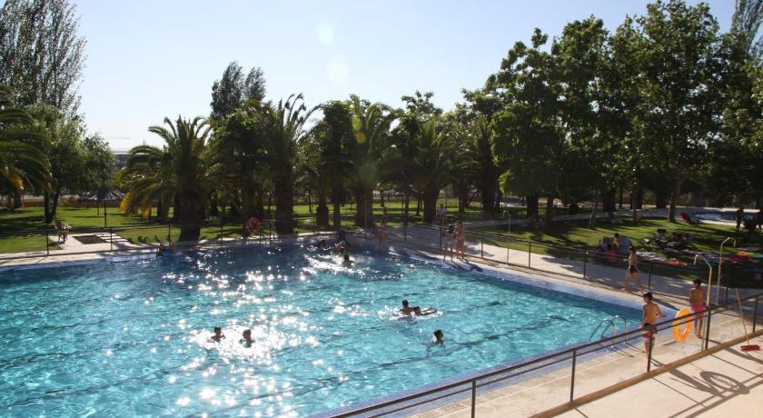 Hostal - Bungalows Camping Caceres photo