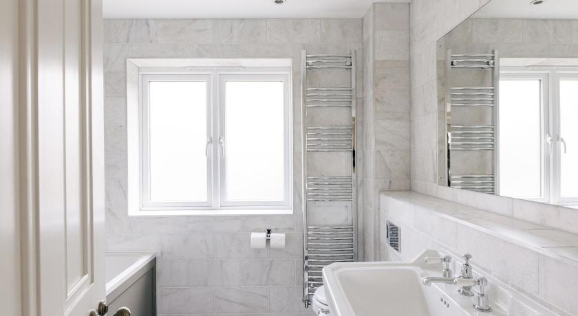 Image of Superior Double with Bath 2