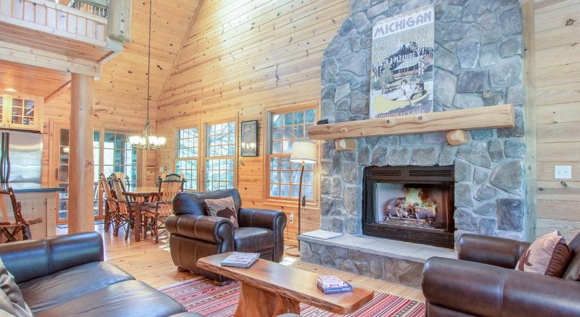 Kingfisher Cove Cabin 18 In Saugatuck Mi Room Deals Photos