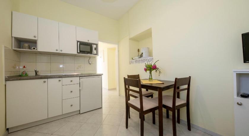 Apt Coastal home - 10 m from sea photo