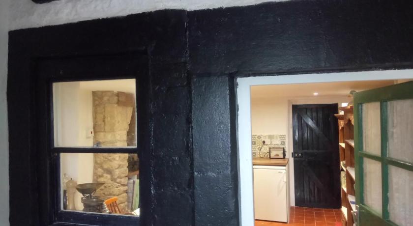 The Old Swan walkers cottage photo
