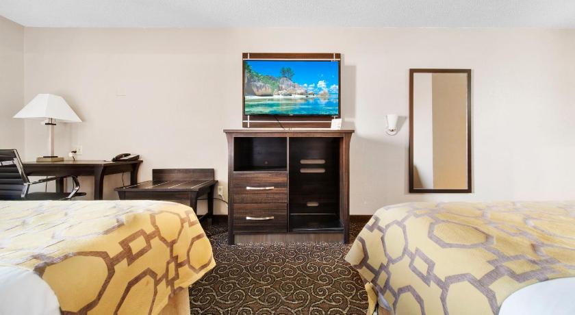 Baymont by Wyndham Muncie Near Ball State University