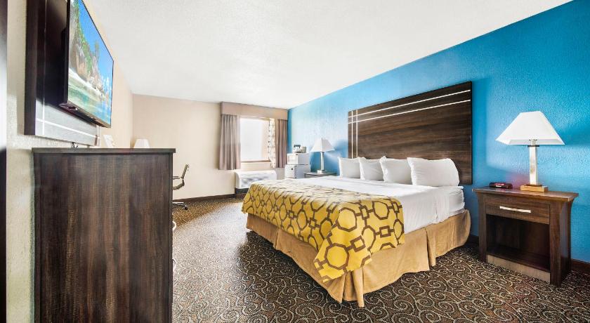 Baymont by Wyndham Muncie Near Ball State University