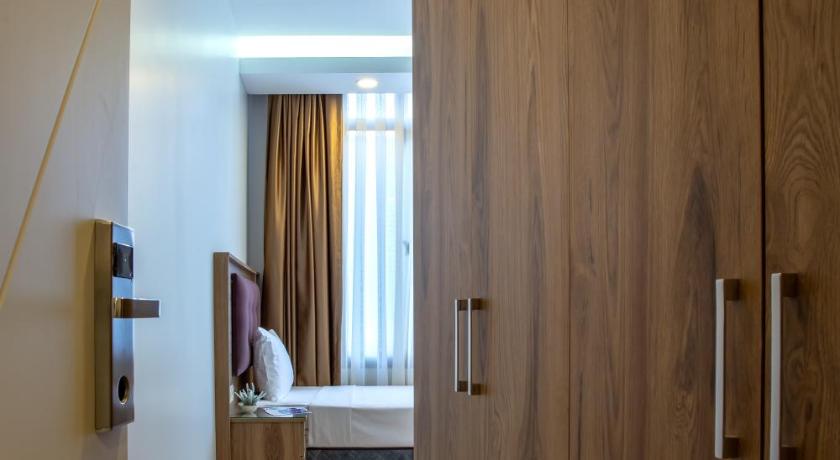 West Palace Hotel photo