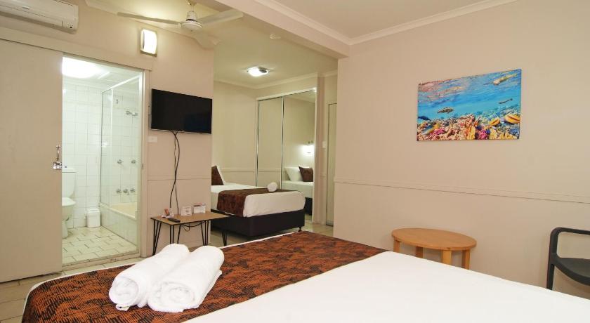 Imagen de 1 cama grande y 1 cama individual, no Fumadores (1 Queen Bed, 1 Single Bed, Nonsmoking) 4