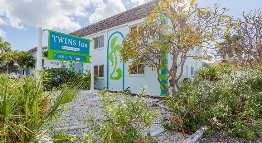 Twins Inn &amp; Apartments — Hotel in Treasure Island (FL)