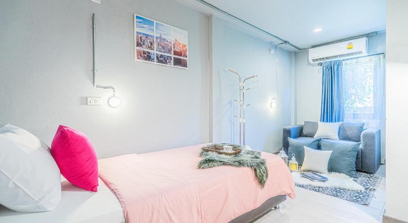 Image of Modern Family Room 0