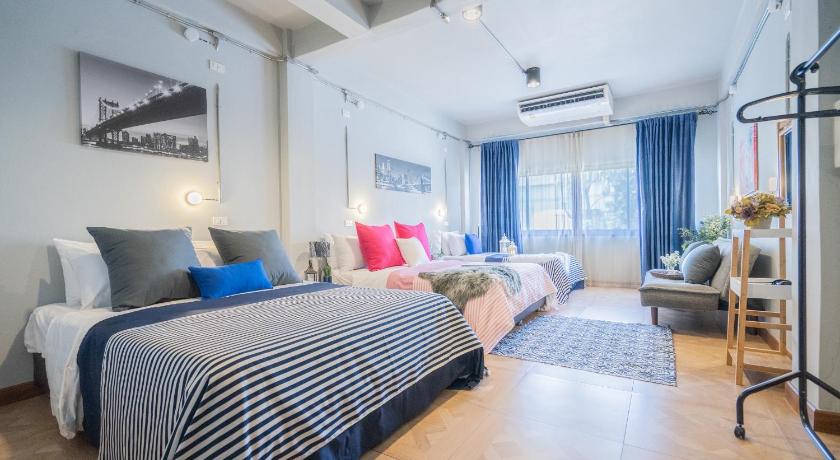 Image of Cozy living in Private Family Room (Sleep 5) 0