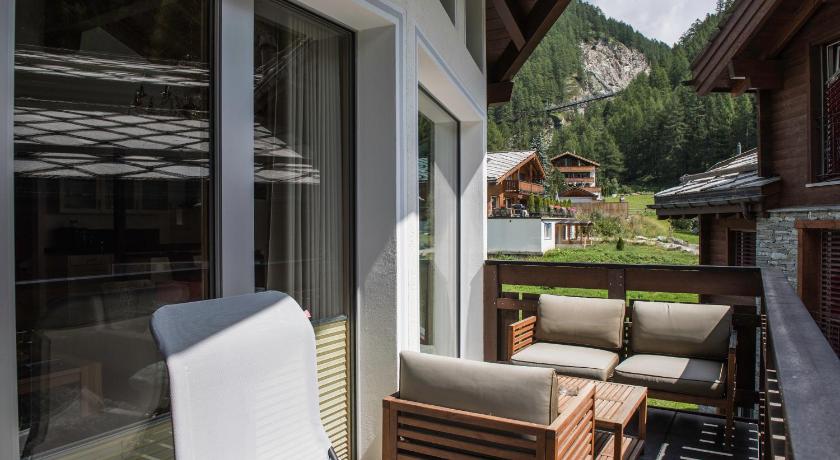 Chalet Monte Cristo photo