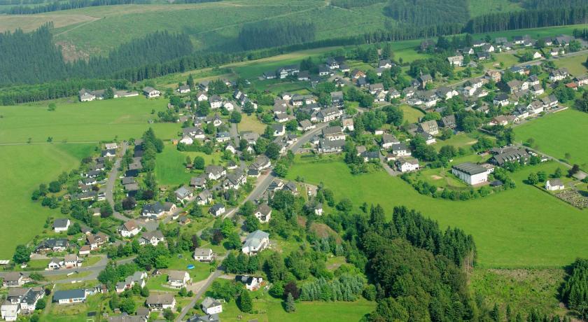 Ferienhaus Astenblick fur große Gruppen - Familienfeiern oder Betriebsfeiern — Hotel in Winterberg