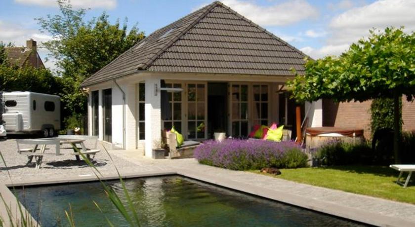 Gardenhouse with private jacuzzi & private sauna