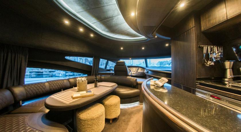 Medusa Azimut 68ft luxury yacht photo