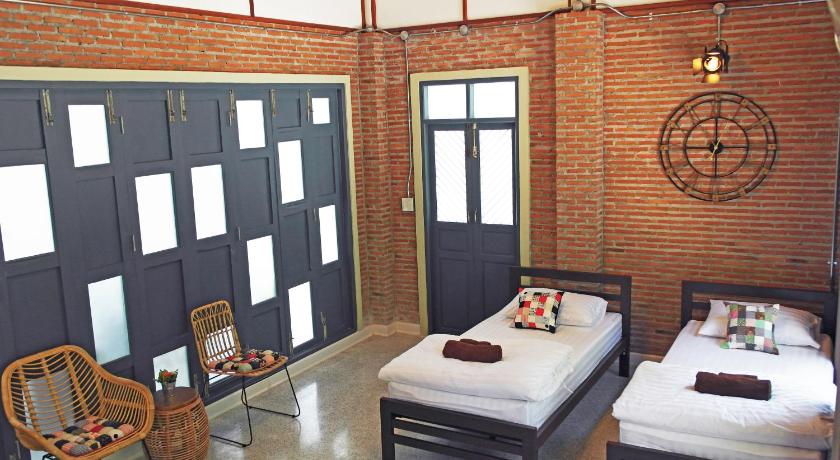 Image of Family Room 14