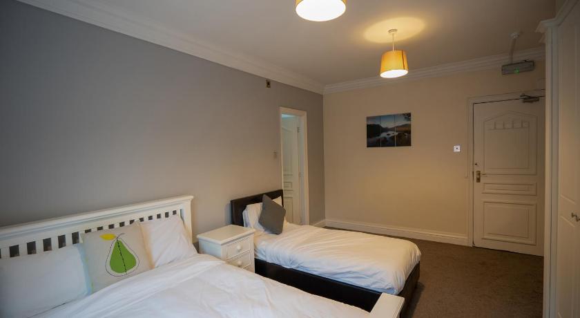 OYO Oakcroft Guest House Manchester Airport