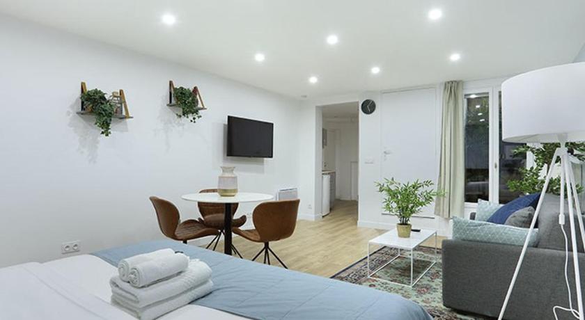 Image of Superior Studio 0