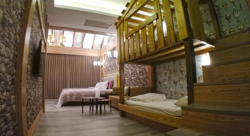 Image of Premium Quadruple Room (Check-in After 21:00) 7