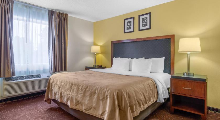 Quality Inn & Suites Lakewood - Denver Southwest